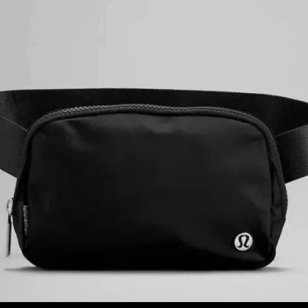 Lululemon everywhere belt bag